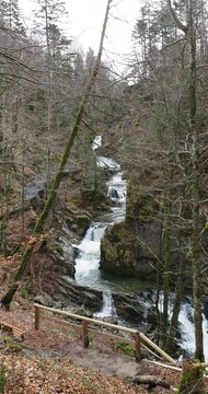Rottach-Wasserf&auml;lle (Rottachfalle) in Oberbayern. Imposante Kaskaden-Wasserfall und Gumpen, den beliebtesten Sehensw&uuml;rdigkeiten am Tegernsee
