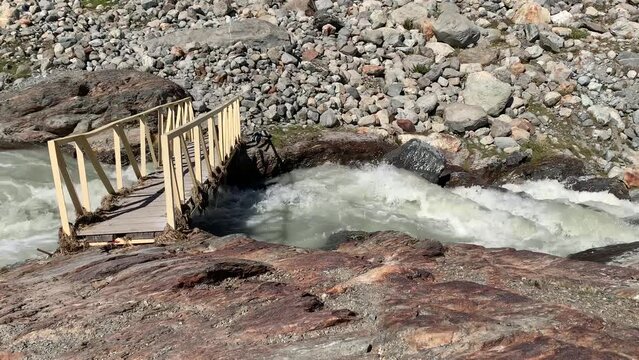 Gletscherschmelze im Valmalenco unterhalb der Berninagruppe - Lombardei, Italien