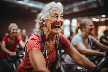 Concepto de vida sana y estilo de vida alegre para los mayores.Ejercicio de gimnasio fitness y deporte para la salud enla  tercera edad. - obrazy, fototapety, plakaty
