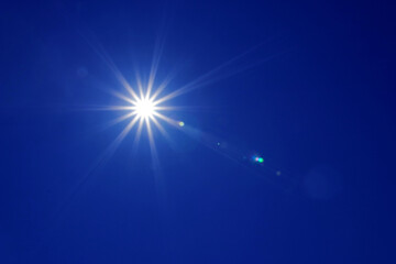 Fototapeta na wymiar sun in blue sky