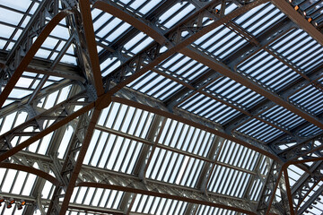 Architecture of beams and metal structures