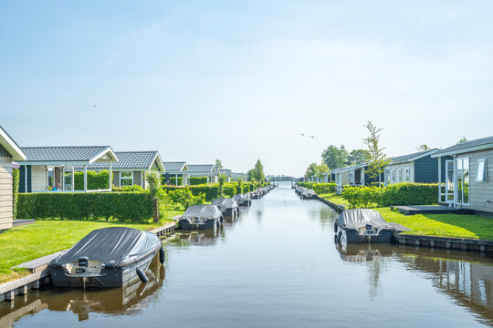 Luxury villas and boats in Giethoorn, Holland