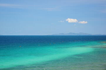Clear water and white sandy beach at Koh Larn in Chonburi province, Thailand 