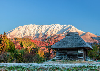 晩秋の大山,里山風景(鳥取県日野郡江府町御机)