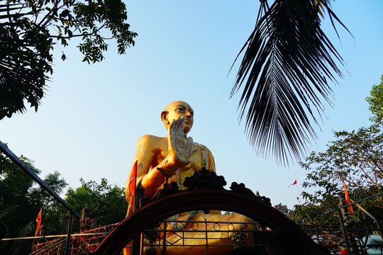 shri chaitanya mahaprabhu statue