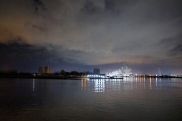 Fototapeta premium Le port de Anvers au petit matin
