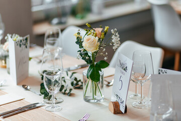 Blumendekoration für die Hochzeit