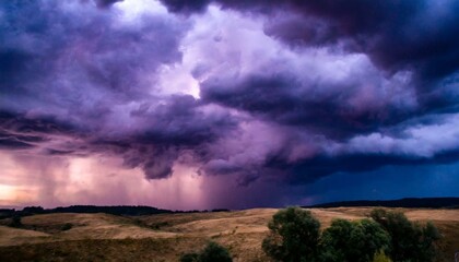 不気味な紫色の雷雲_03