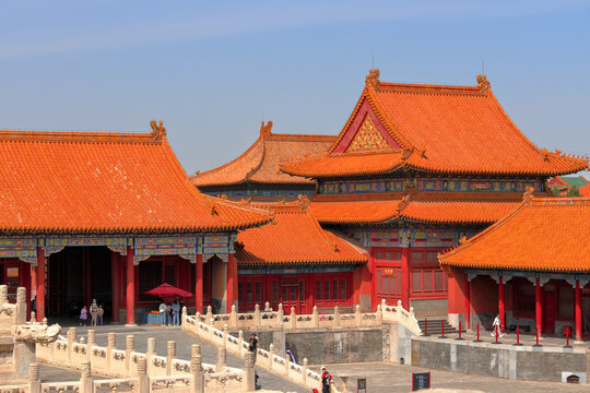 Viaje a Beijing china ciudad prohibida y plaza tiananmen . recorrido por dentro y fuera de la ciudad prohibida ,  mucho colorido y asombrosos edificios llenos de historia . Tambi&eacute;n foto del trono 