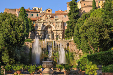 Les viviers et la fontaine de l'orgue, Villa d'Este, Tivoli, Italie - 742890501