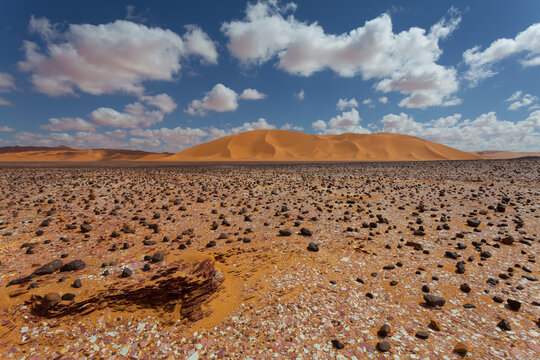 View of tall sand dunes in the desert near Ghat, Sahara desert, Libya.