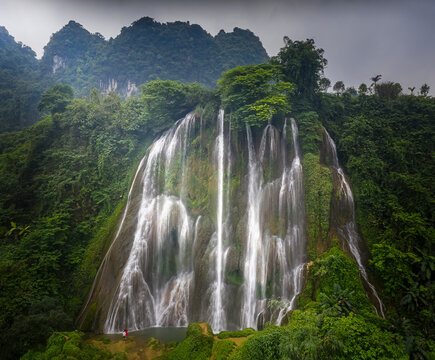 View of the Sandieling Waterfall along the Heishui River, Baise, Guangxi Zhuang Autonomous Region, China.
