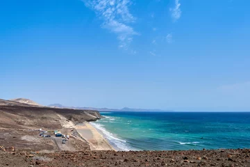 Foto auf Acrylglas Strand Sotavento, Fuerteventura, Kanarische Inseln The Atlantic Ocean and Sotavento beach with clear sky and mountains in back