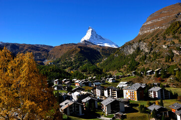 Herrliche Aussicht auf das Matterhorn von Zermatt aus. Breathtaking panoramic view of the...