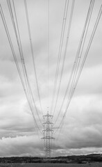 Strommast in der Landschaft