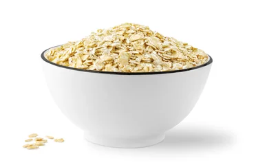 Foto op Plexiglas Bowl of dry rolled oats isolated on white background © ChaoticDesignStudio