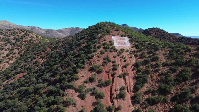 Bisbee, a historical mining town in South-Eastern Arizona, America, USA. A small town founded in 1880 with amazing old buildings, architecture and a fun travel destination.