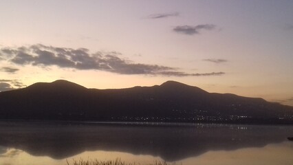 atardecer en el lago