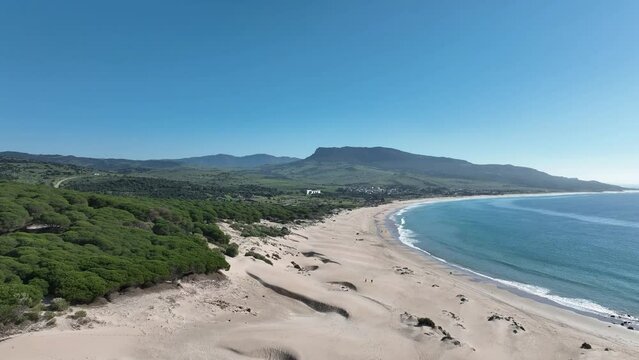 vista a&eacute;rea de la bonita playa de Bolonia en el municipio de Tarifa, Andaluc&iacute;a