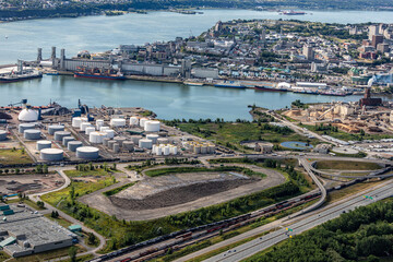 Vue aérienne de la Ville de Québec et de son port de mer