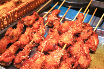 屋台で売っている焼き鳥