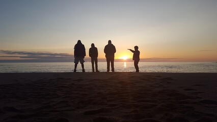 Fototapeta na wymiar people on the beach at sunset