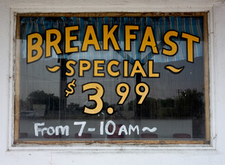 Breakfast sign in cafe, painted, USA, 2023. - 743311548