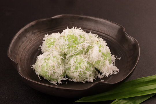 Pichi-Pichi or Pitsi-Pitsi is a Filipino Dessert made from Steamed Cassava Mixed with Sugar and Lye Water.