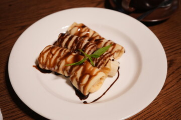 Chocolate and Banana Crepe or Roti- バナナ チョコレート クレープ または ロティ