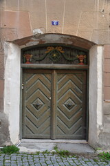 Hauseingang mit alter Tür