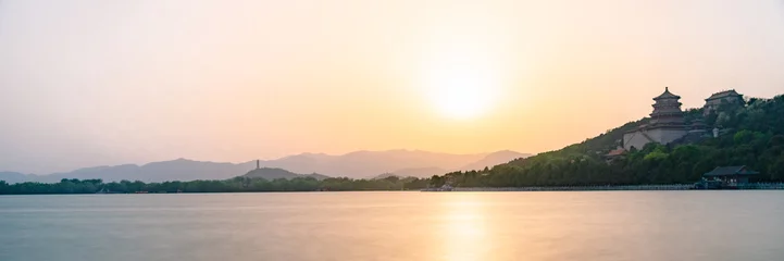 Fototapeten sunset over the lake in summer palace © 崇轩 芦