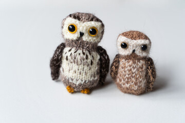 Knitted couple owl toy on a white background - 743657152