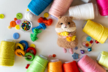 Knitted hamster toy with yarn and knitting accessories - 743658148