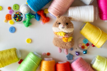 Knitted hamster toy with yarn and knitting accessories - 743658181