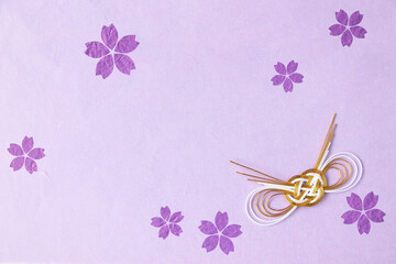 和紙の切り絵風デザイン　紫色の桜の花と金と白の水引結び（薄紫の背景）