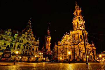 Fototapeta na wymiar Dresden Georgentor mit Kathedrale Sanctissimae Trinitatis