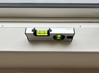 水準器　水平器	
