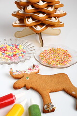 Decorating Christmas gingerbread cookies