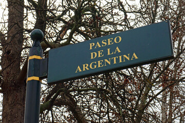 Schild Richtung Paseo De La Argentina