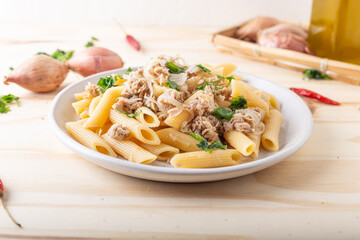 Pasta with tuna and onions, Italian food. Good for lunch or dinner, quick and healthy., Italian food. Good for lunch or dinner, quick and healthy.