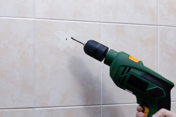 drilling tiles with a drill with a spear drill