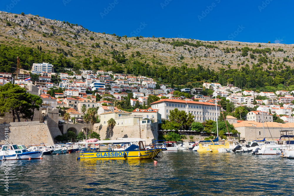 Wall mural dubrovnik, croatia - august 03,2023: view at famous travel destination city of dubrovnik, dalmatia, 