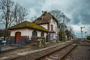Klimatyczna stacja kolejowa w Szreniawie, województwo Wielkopolskie
