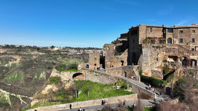 Civita di Bagnoregio, borgo turistico medievale sulla collina di tufo. Viterbo, Lazio Italia.
Veduta aerea di Bagnoregio,  la citt&agrave; che muore per via della roccia vulcanica che si sgretola, Calanchi.