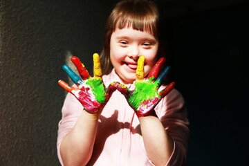 Cute little girl with painted hands - 744033996