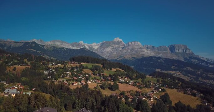 Vid&eacute;o Drone 4K France - Combloux, vue sur les Aravis, Rhones-Alpes