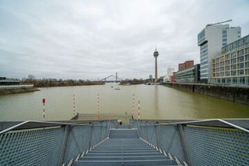 bridge over the river thames Düsseldorf