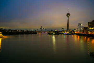 Fototapeta na wymiar view of the river Düsseldorf