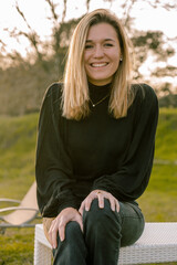 Obraz premium Close-up of an attractive young woman with blonde hair and blue eyes smiling and looking at the camera