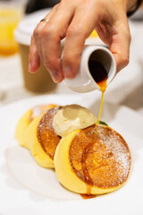 Fluffy Japanese pancakes - 744185719